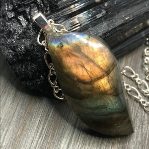 Flame pink fire labradorite pendant w/sliver chain